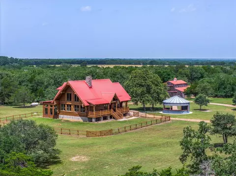 200 Fayetteville Farms, Fayetteville, TX 78940