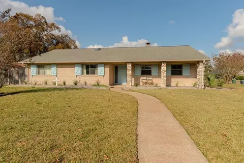 5710 Pickwick Ln, Beaumont, TX 77706