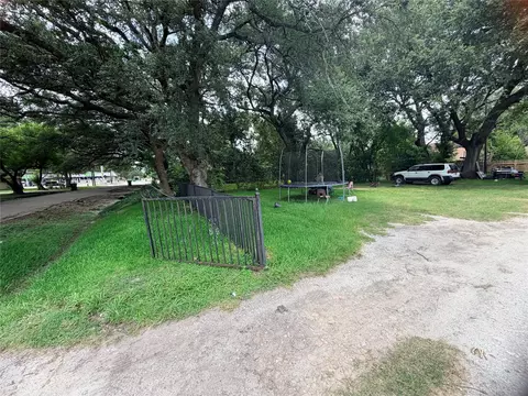 1207 Pirtle St, La Marque, TX 77568