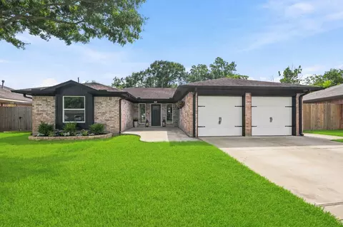 1915 Michele Dr, Sugar Land, TX 77498