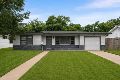 921 22nd Ave N, Texas City, TX 77590