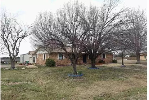 801 N Main St, Dodd City, TX 75438