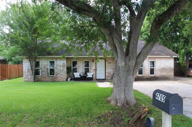 4705 30th St E, Dickinson, TX 77539