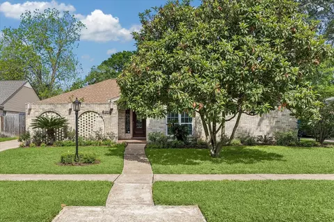 10719 Albury Dr, Houston, TX 77096