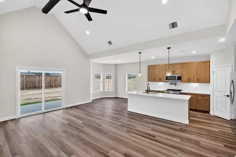 Living - 11498 Durant Dr, Conroe, TX 77306 photo 1 of 2