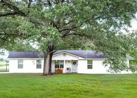 2103 Holly St, East Bernard, TX 77435