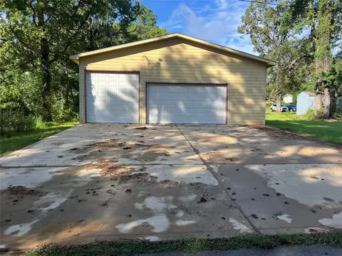 Tb Apple Tree, Livingston, TX 77351