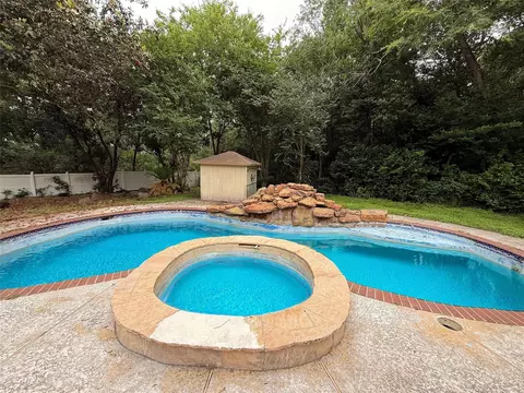 Exterior - 14275 Five Guinea Ln, Conroe, TX 77302 photo 4 of 8