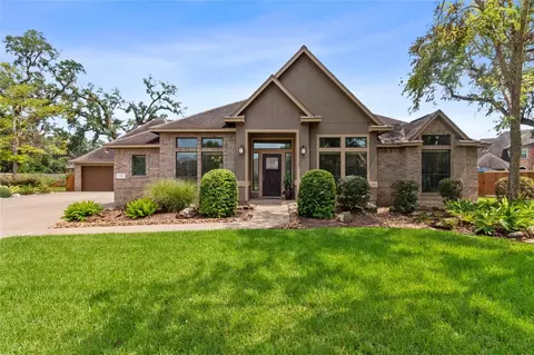 55 Canyon Oak Ct, Lake Jackson, TX 77566