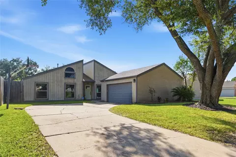2211 Kinbrook Dr, Houston, TX 77077