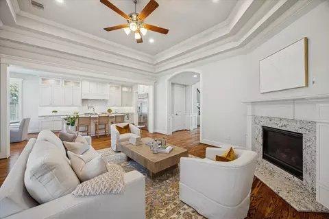 1802 Wakefield Dr, Houston, TX 77018