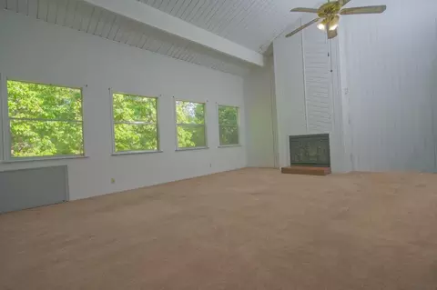 30 Lakeway St, Conroe, TX 77304