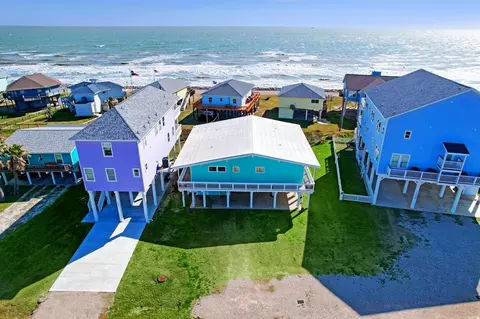 1007 Seashell Dr, Surfside Beach, TX 77541 photo 1