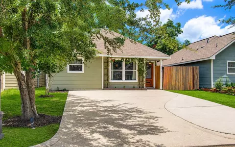 8647 Suburban Oaks Rd, Houston, TX 77093