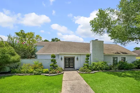 922 Crossroads Dr, Houston, TX 77079