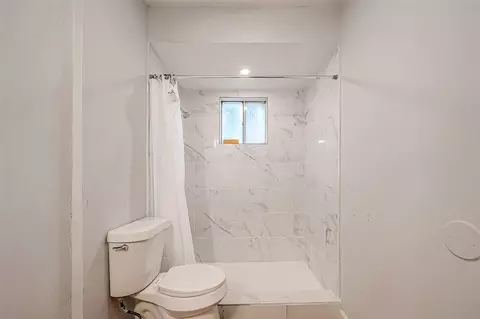 Bath - 23131 Earlmist Dr, Spring, TX 77373 photo 2 of 5