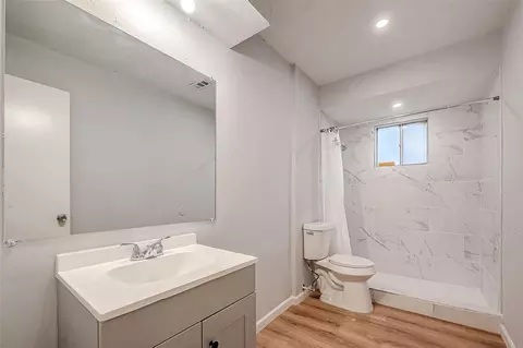 Bath - 23131 Earlmist Dr, Spring, TX 77373 photo 1 of 5