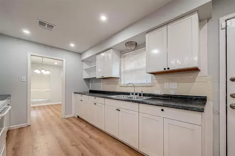 Kitchen - 23131 Earlmist Dr, Spring, TX 77373 photo 4 of 7