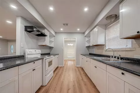 Kitchen - 23131 Earlmist Dr, Spring, TX 77373 photo 3 of 7
