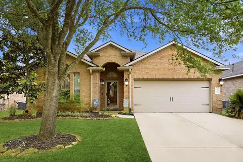 3233 Emma Lake Ct, Dickinson, TX 77539