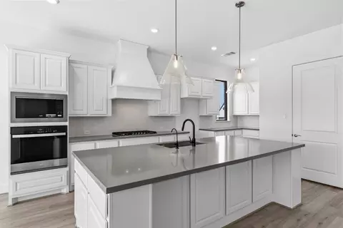 Kitchen - 10271 Bluegill Crest Dr, Willis, TX 77318 photo 3 of 5