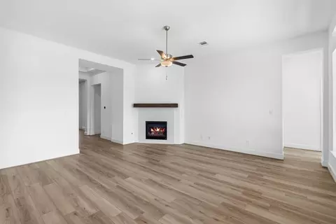 Living - 10271 Bluegill Crest Dr, Willis, TX 77318 photo 3 of 4