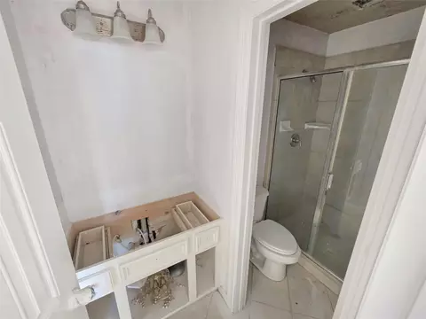 Bath - 7402 Regency Pl, Spring, TX 77379 photo 7 of 9