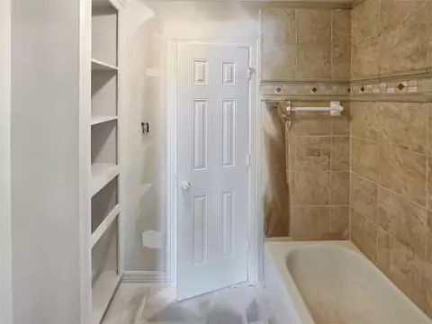 Bath - 7402 Regency Pl, Spring, TX 77379 photo 5 of 9