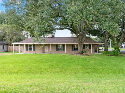 900 6th St, Bay City, TX 77414