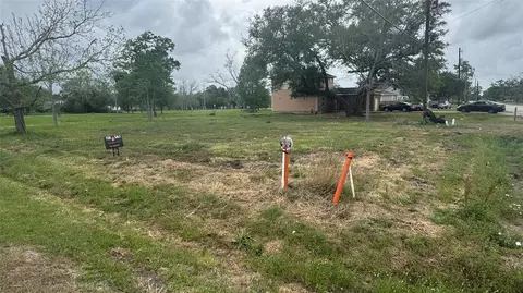 2517 29th St, Dickinson, TX 77539