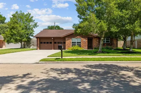 606 Travis St, Webster, TX 77598 photo 1