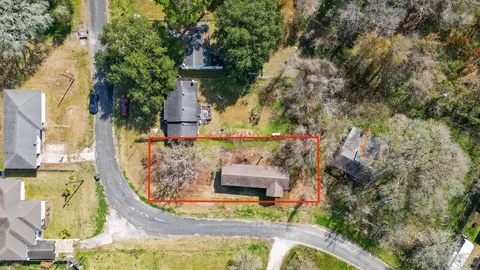 2024 9th St, High Island, TX 77623