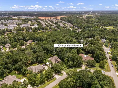 View/Area - 1902 1904 Boulder Ridge Dr, Conroe, TX 77304 photo 2 of 3