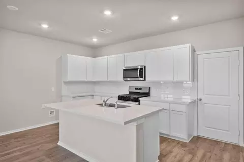 Kitchen - 12072 Moonlight Path Dr, Conroe, TX 77304 photo 4 of 4