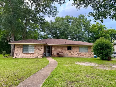 213 E Rhodes Ave, Lufkin, TX 75901