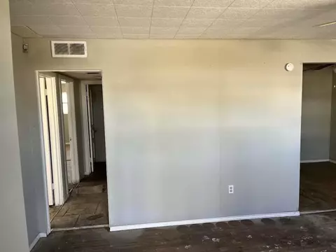 Living - 917 Nelson St, Borger, TX 79007 photo 1 of 2