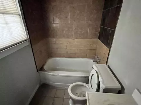 Bath - 917 Nelson St, Borger, TX 79007 photo 1 of 1