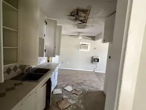 Entry Way - 917 Nelson St, Borger, TX 79007 photo 2 of 2