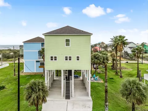 11207 Schwartz Dr, Galveston, TX 77554