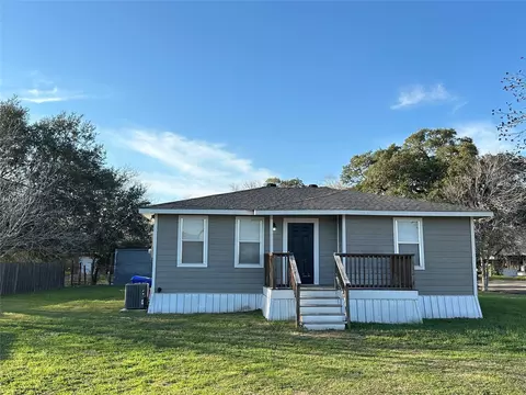 708 Lavaca St, Yoakum, TX 77995