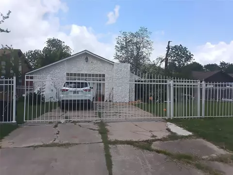 17211 Woodburn Dr, Houston, TX 77049