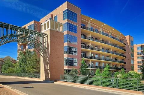 1 Waterway Ct #4E, The Woodlands, TX 77380