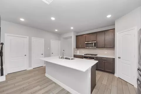 Kitchen - 196 Chestnut Meadow Dr, Conroe, TX 77384 photo 3 of 4
