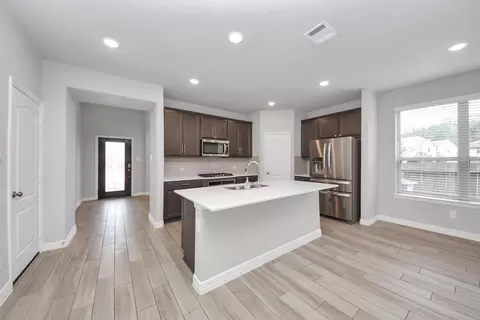 Kitchen - 196 Chestnut Meadow Dr, Conroe, TX 77384 photo 2 of 4