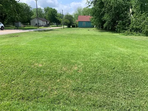 1403 Bailey St, Wharton, TX 77488 photo 2