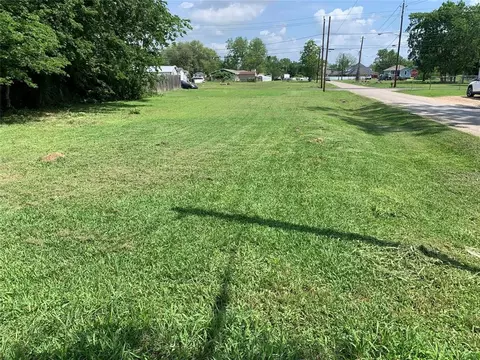 1403 Bailey St, Wharton, TX 77488 photo 3