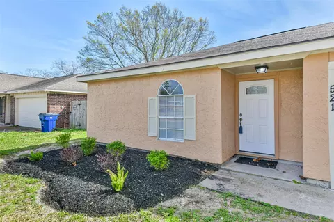 521 29th Ave N, Texas City, TX 77590
