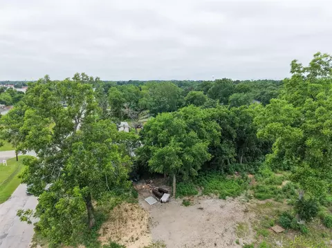 305 N Thomason St, Willis, TX 77378