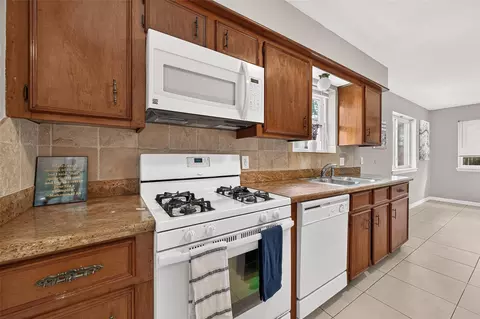 Kitchen - 24114 Spring Briar Ln, Spring, TX 77373 photo 3 of 4
