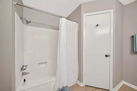 Bath - 24114 Spring Briar Ln, Spring, TX 77373 photo 6 of 7